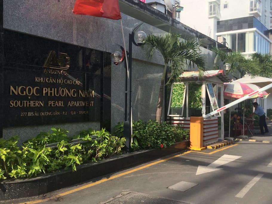Our entrance, it is easy to recognize us on arrival.