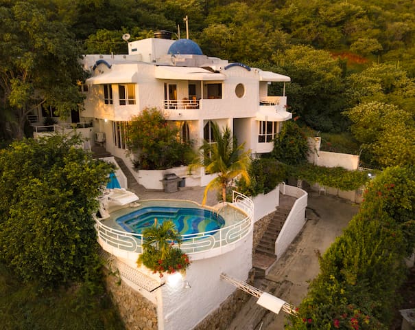 Private Room #1  - Beautiful Villa in Santa Marta.