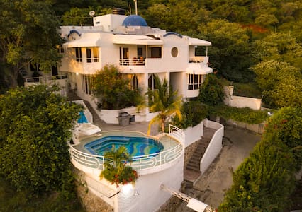 Private Room #1  - Beautiful Villa in Santa Marta.