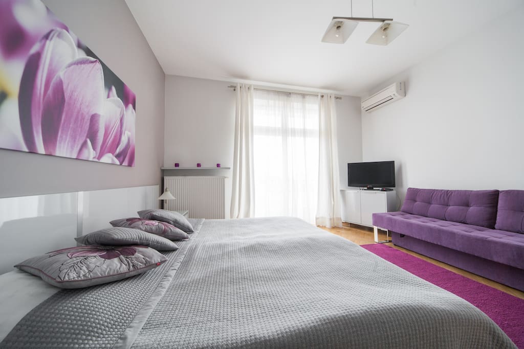 Bedroom with two single beds( or one double), sofa bed and TV.