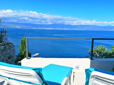 Sea Cliff Villa "Vedrana"