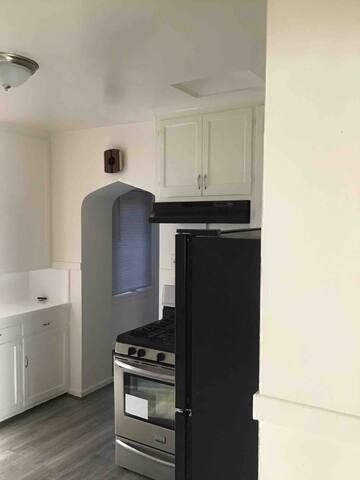 Cheerful 3 Bedroom Tudor Home gallery image 5