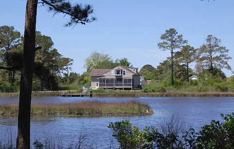 Cattail Cottage-Creekfront w/Kayaks, Bikes & Canoe