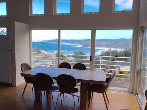 Artist's ocean view retreat