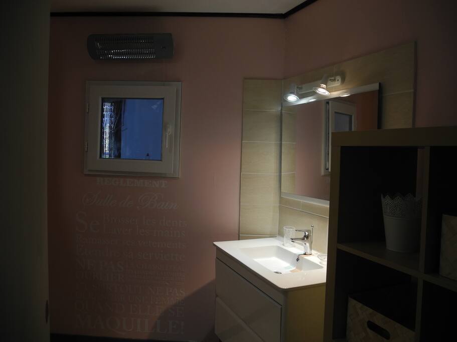 sale de douche/ wc fermé