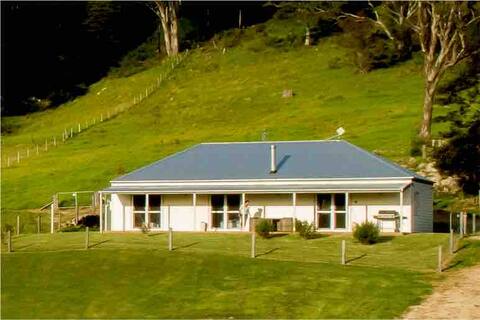Tilba Farm - Country Farmhouse on the Coast