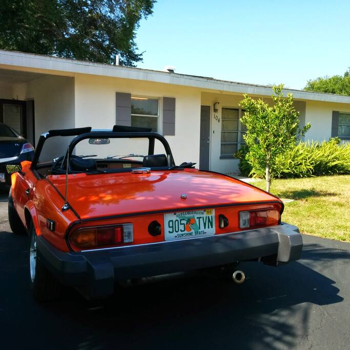 The view from the street. The convertible doesn't come with the rental (sorry!).