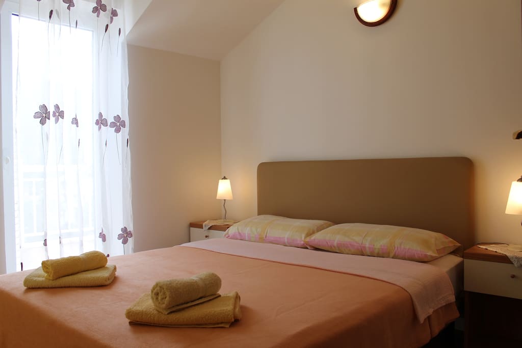 Double bedroom with balcony access