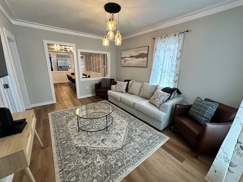 7br/4bath Modern Cortland Home