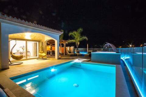 Mediterranean villa with pool and private jacuzzi