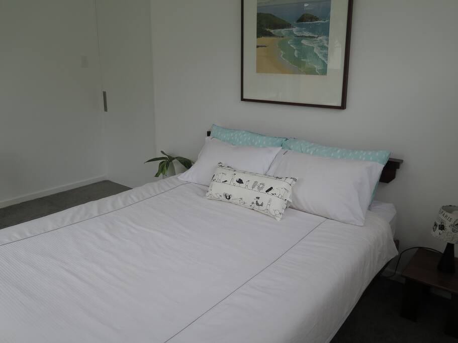 Queen size bed