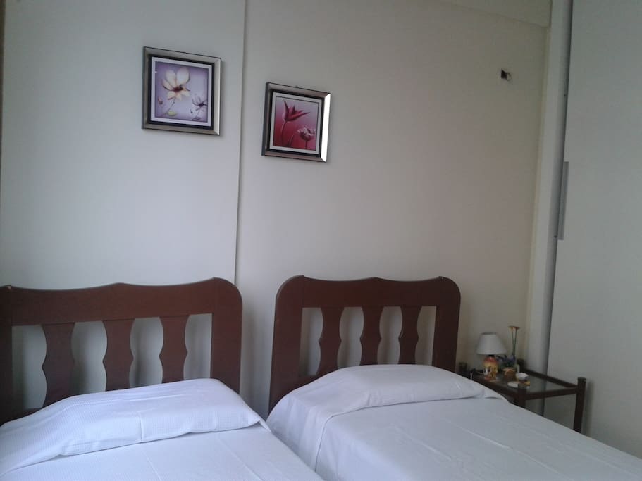 QUARTO EXTRA COM DUAS CAMAS SOLTEIRO