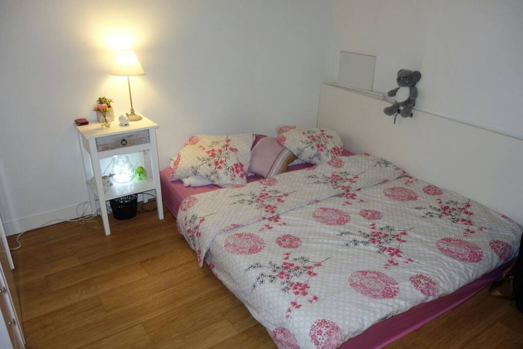 Queen-size bed.