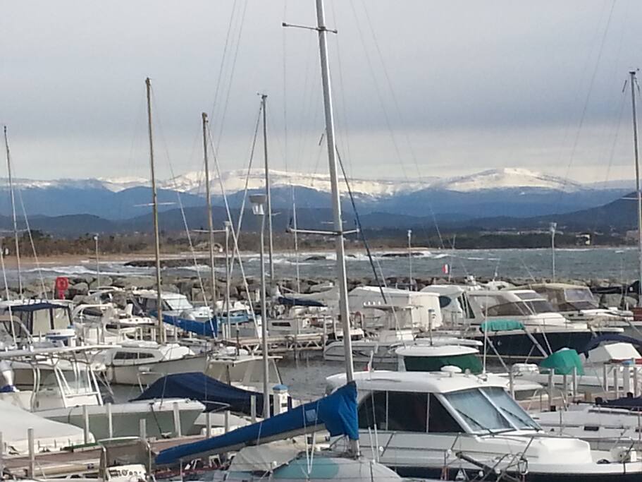 Vue en hiver avec les pré-Alpes enneigées