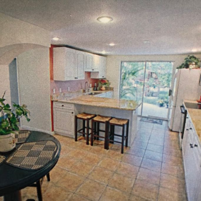 Fully equipped kitchen with complimentary coffee and tea