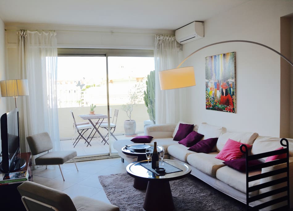 Living room direct access to the sunny terrace in Cannes Croisette next to Martinez & the sea.