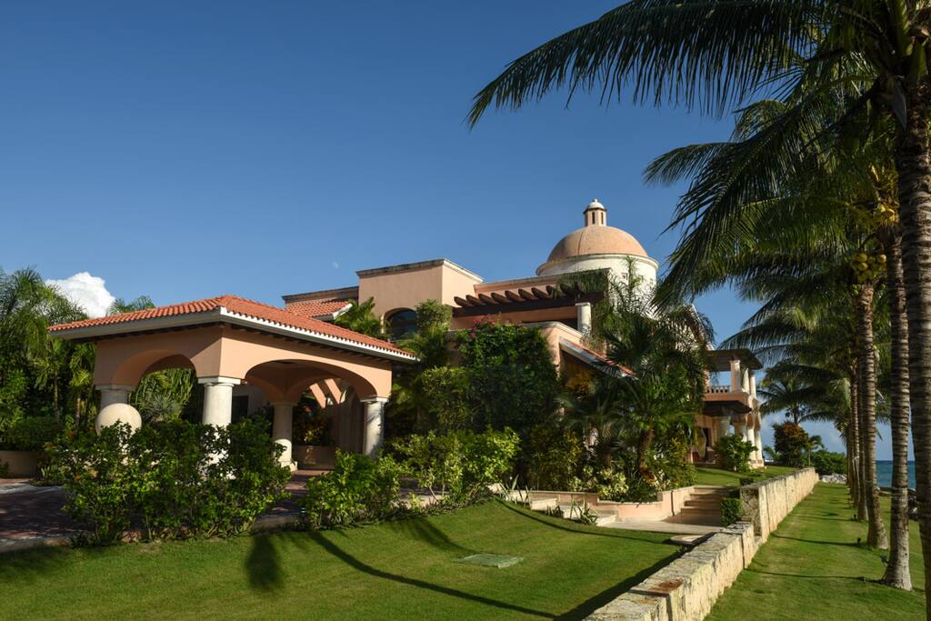 Villa Miamore is considered one of the most exclusive, spectacular and desired beachfront villa along Mexico’s beautiful Mayan Riviera.