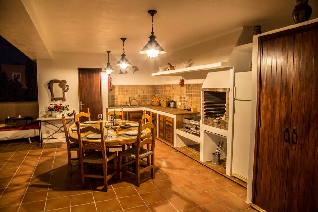 Barbacoa de noche