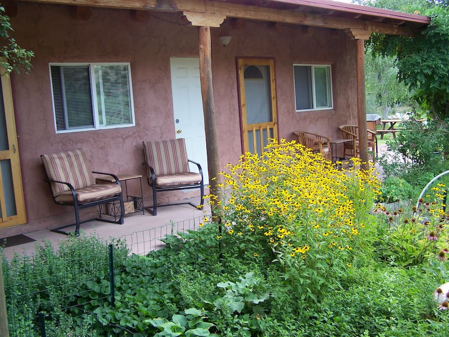 Back guest wing with 2 rooms