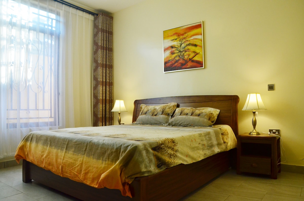 Spálňa 2 s manželskou posteľou a šatníkom