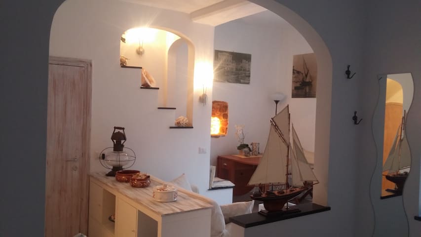 ..20 meters from the sea and harbor