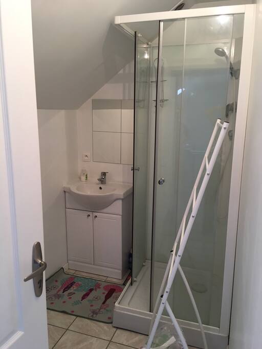 Salle d'eau et sanitaires privés