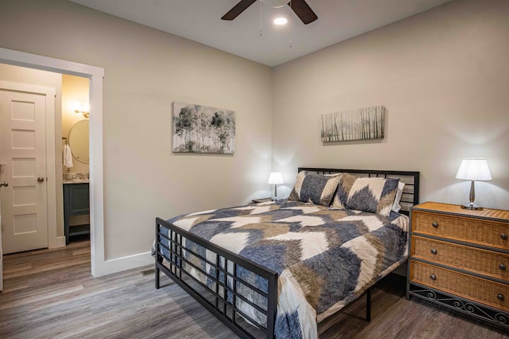 First floor queen suite