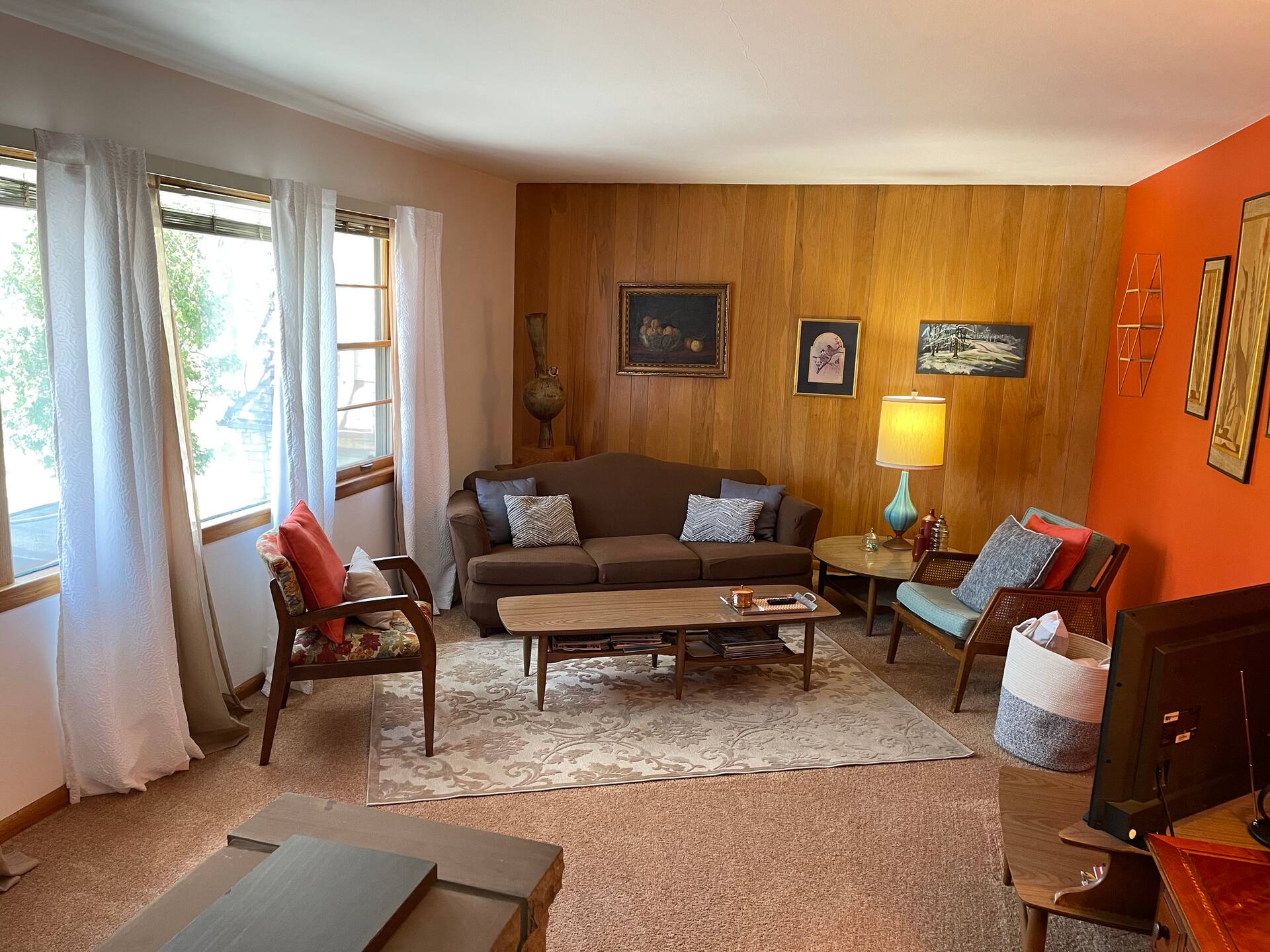 Sunny Upper Flat in Shorewood. Great location, great community! — photo 2