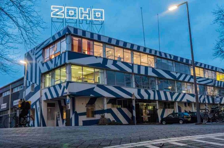 Center family home. Large Garden+Private Parking gallery image 4