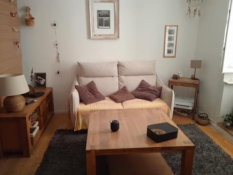 Annonce Airbnb populaire: A warm place ready to welcome you à La Rochelle