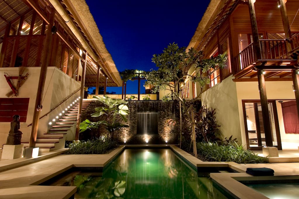 Swimming pool and jacuzzi by night