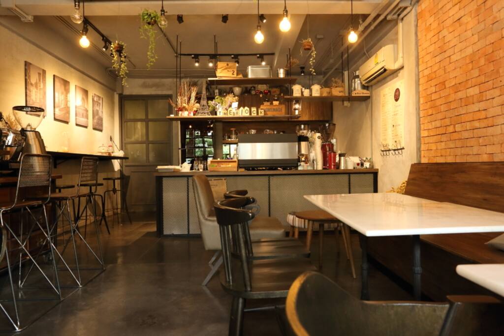 Relax in here and enjoy a free breakfast.