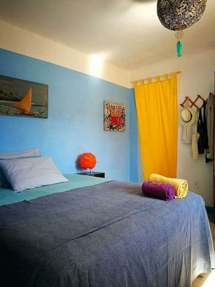 CHUMBA RAHISI NA CHA KIFAHARI