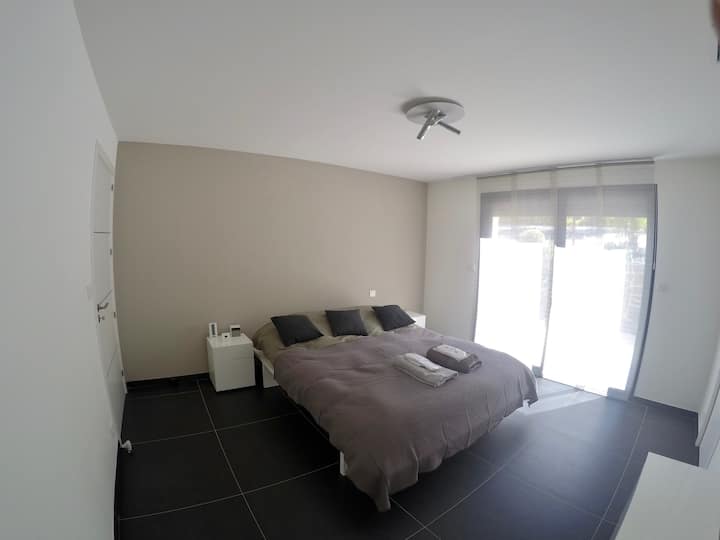 Hlavný apartmán so šatníkom a kúpeľňou