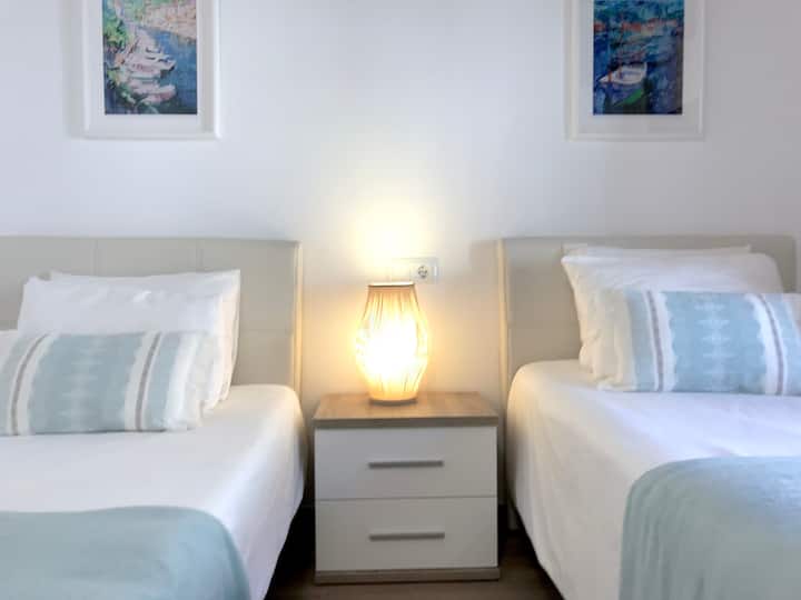 Ghorofa ya Pili, Vitanda Viwili 90x2