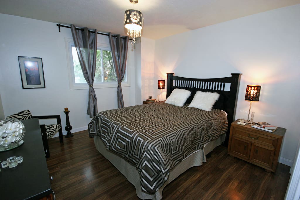 Master bedroom with queen bed