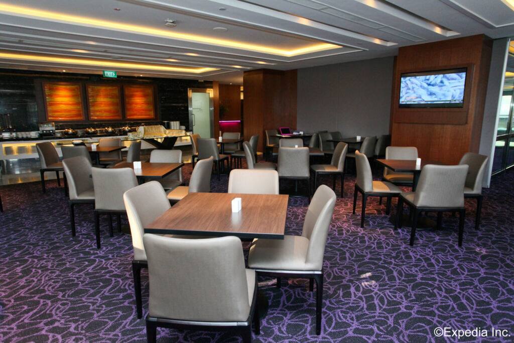 Free buffet breakfast every morning