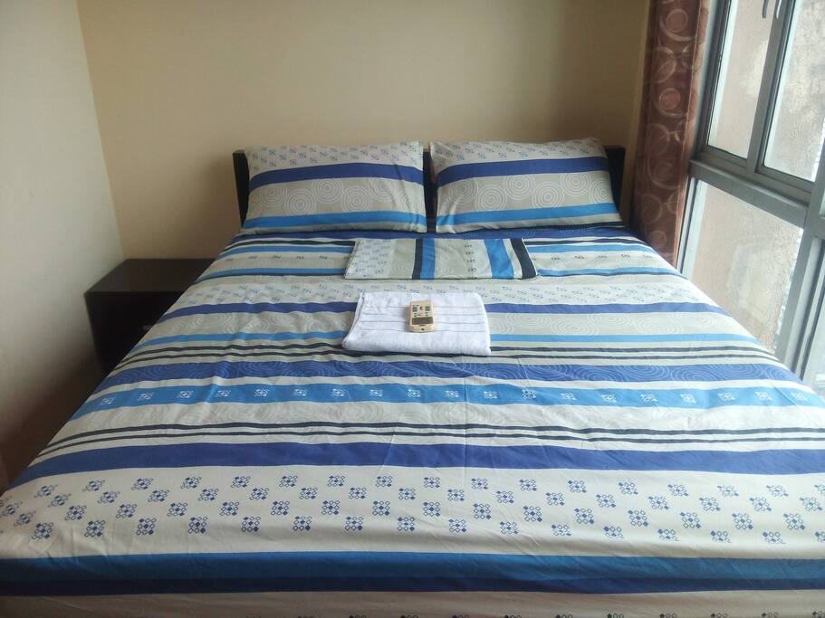 Upper Room - Queen Bed