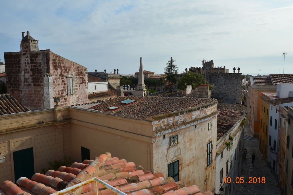 Vistas de la Plaça des Born y del ayuntamiento