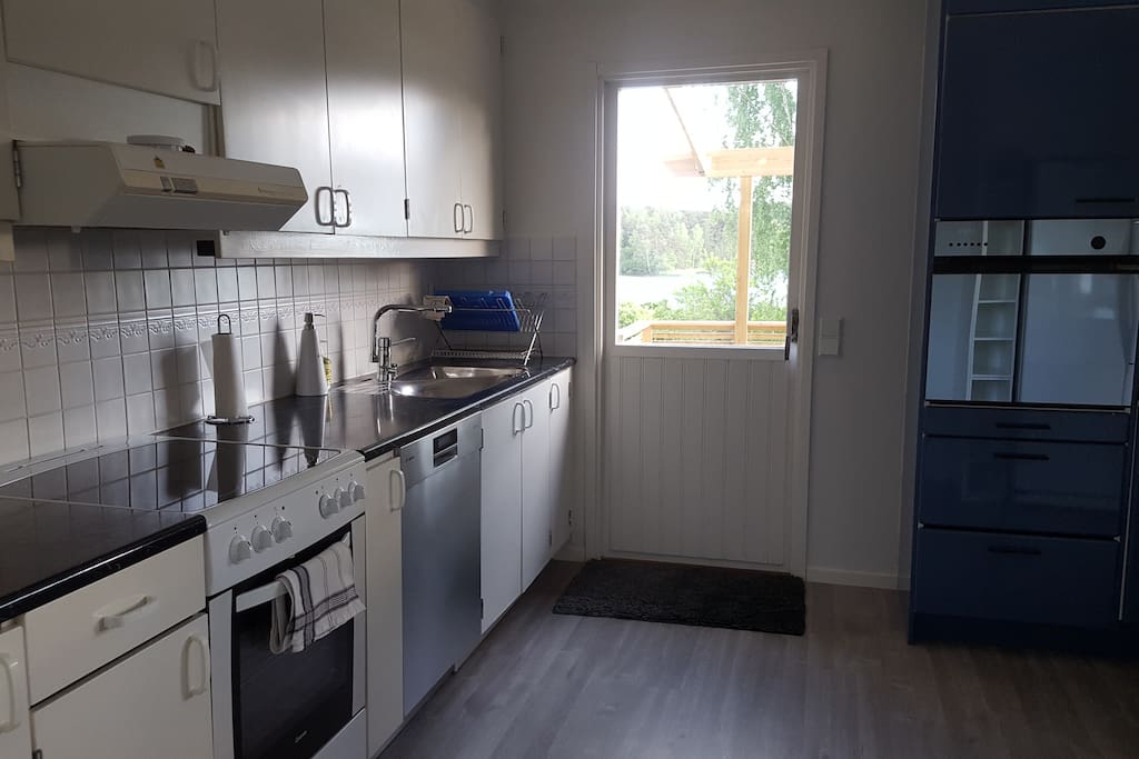 Fully equipped kitchen with exit to the terrace