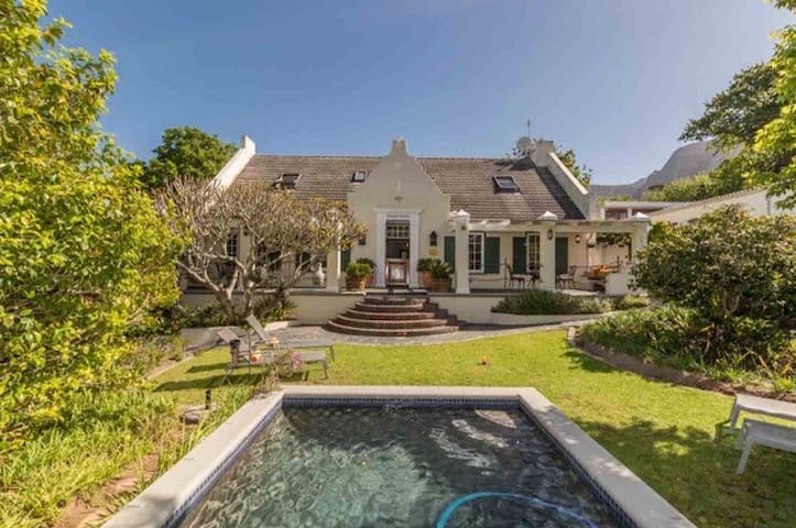 Beautiful Cape Dutch House in Leafy Newlands