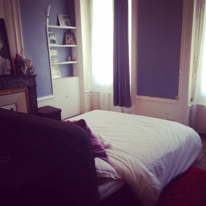 Chambre 1 donnant sur la rue