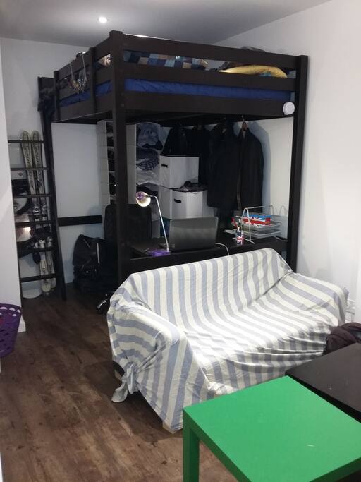 Beaucoup d'espace de libre grâce à la mezzanine