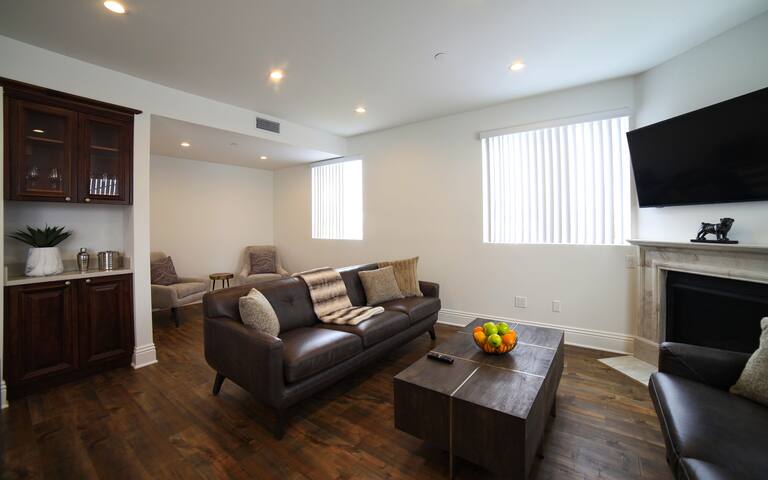 “Two Story Penthouse in Beverly Hills” gallery image 5