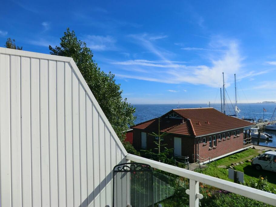 Aussicht vom Balkon zur offenen Ostsee