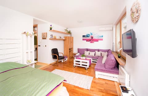 Sweet little nest in heart of town