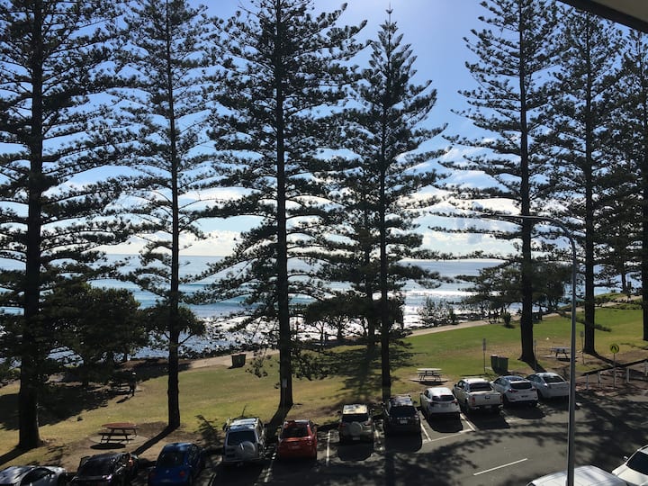 Four Buoys On Goodwin Apartments for Rent in Burleigh Heads