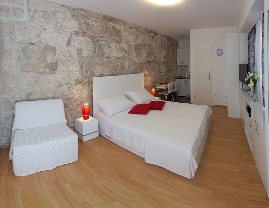 king size bed and pull-out sofa