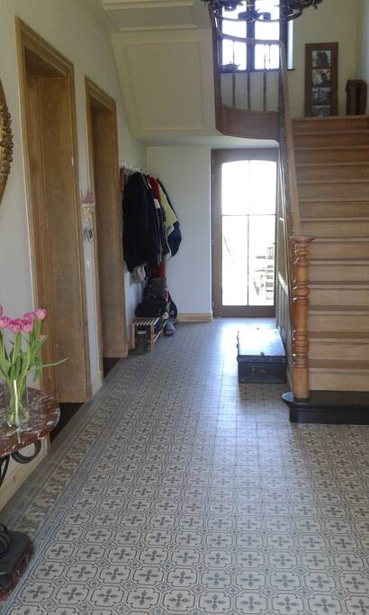 Le hall principal de la maison.