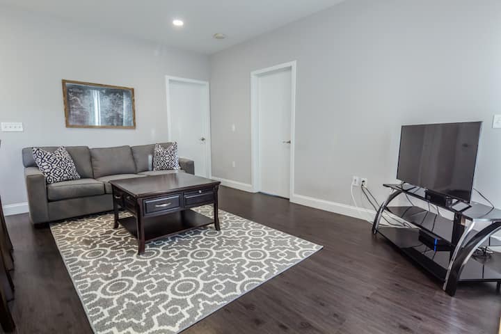2bed/2bath Apt at Waltham Landing. Corner Unit